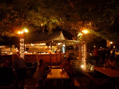 Image of outdoor dining at Kimball Farm ice cream stand
