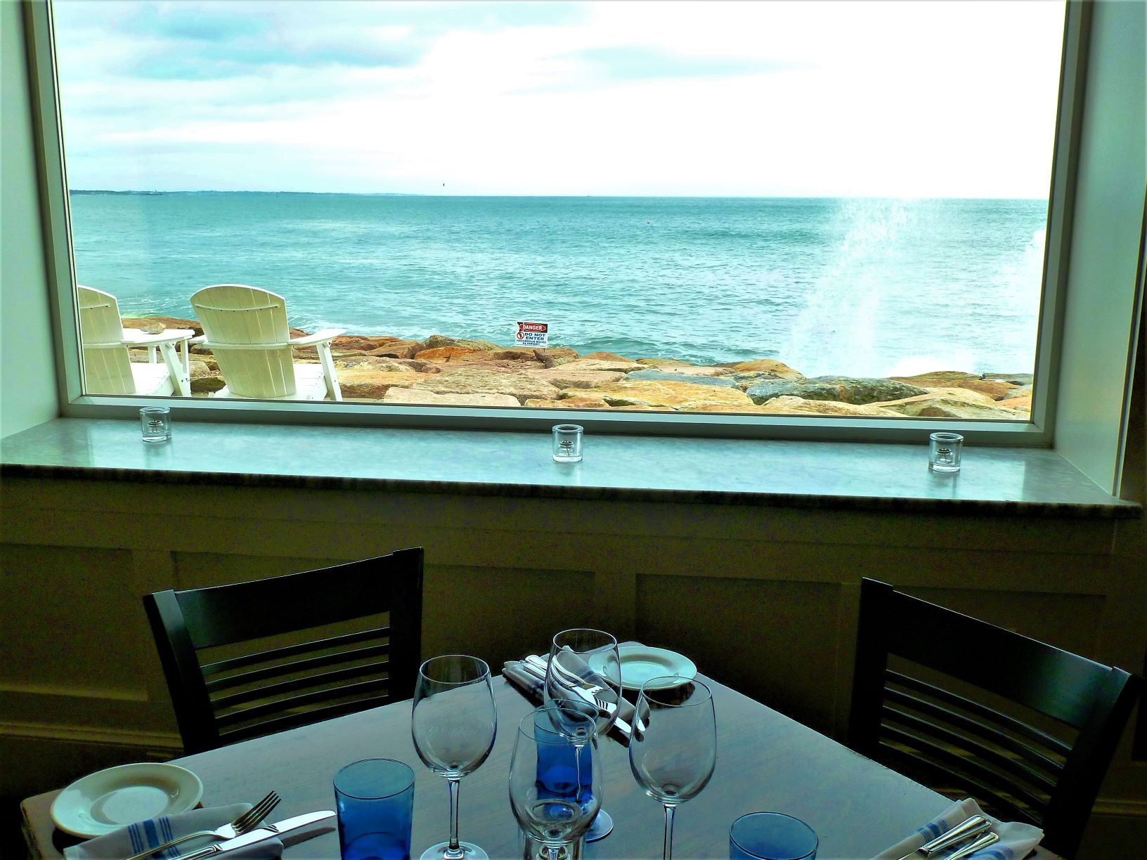 Coast Guard House in Narragansett, RI offers water views and local seafood.