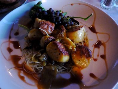 Curried scallops, Fisheran Restaurant photo, Noank, Conn.